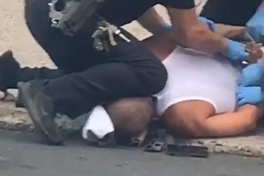 Thêm video cảnh sát ghì đầu người da màu tại Mỹ