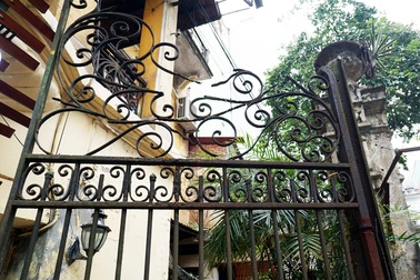 Dấu ấn Hà Nội xưa qua những khung cửa sắt còn sót lại