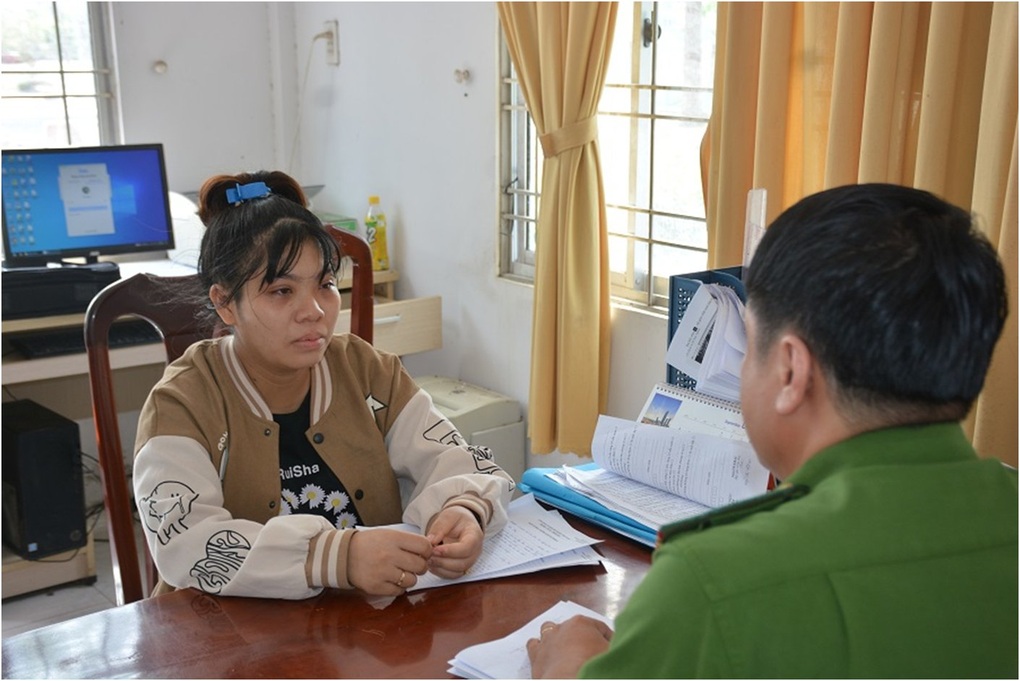 Giận chồng, người phụ nữ thả con 14 ngày tuổi xuống sông - 1 Giận chồng, người phụ nữ thả con 14 ngày tuổi xuống sông - 1