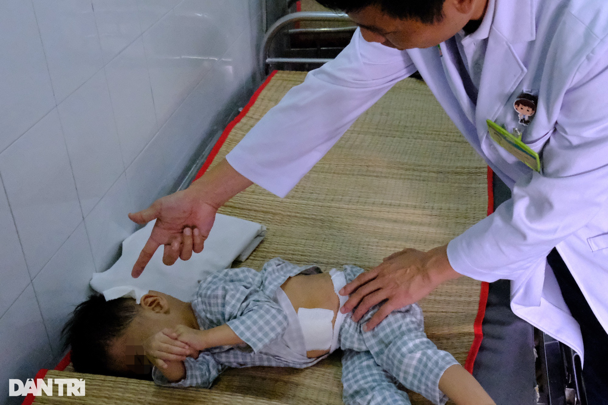 Những tin nhắn cầu cứu lúc nửa đêm và trăn trở của bác sĩ bé đầu bự - 3 Những tin nhắn cầu cứu lúc nửa đêm và trăn trở của bác sĩ bé đầu bự - 3