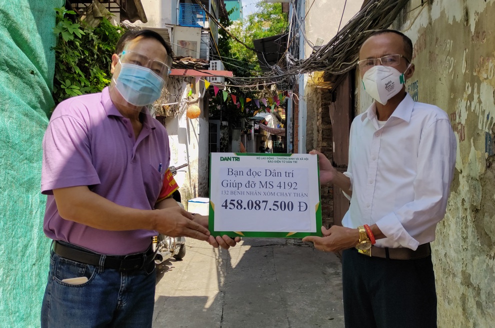 Trao 458 triệu đồng tới 132 bệnh nhân xóm chạy thận đang gặp khó khăn - 1 Trao 458 triệu đồng tới 132 bệnh nhân xóm chạy thận đang gặp khó khăn - 1
