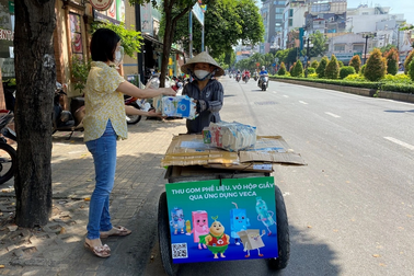 Người dân 18 quận, huyện TPHCM bán và thu mua vỏ hộp giấy trên VECA