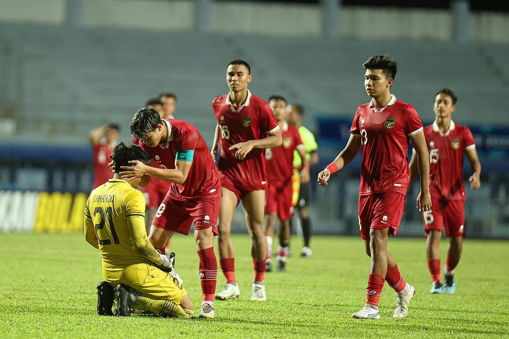 Đá hỏng luân lưu, thủ môn Indonesia viết tâm thư xin lỗi cổ động viên - 1 Đá hỏng luân lưu, thủ môn Indonesia viết tâm thư xin lỗi cổ động viên - 1