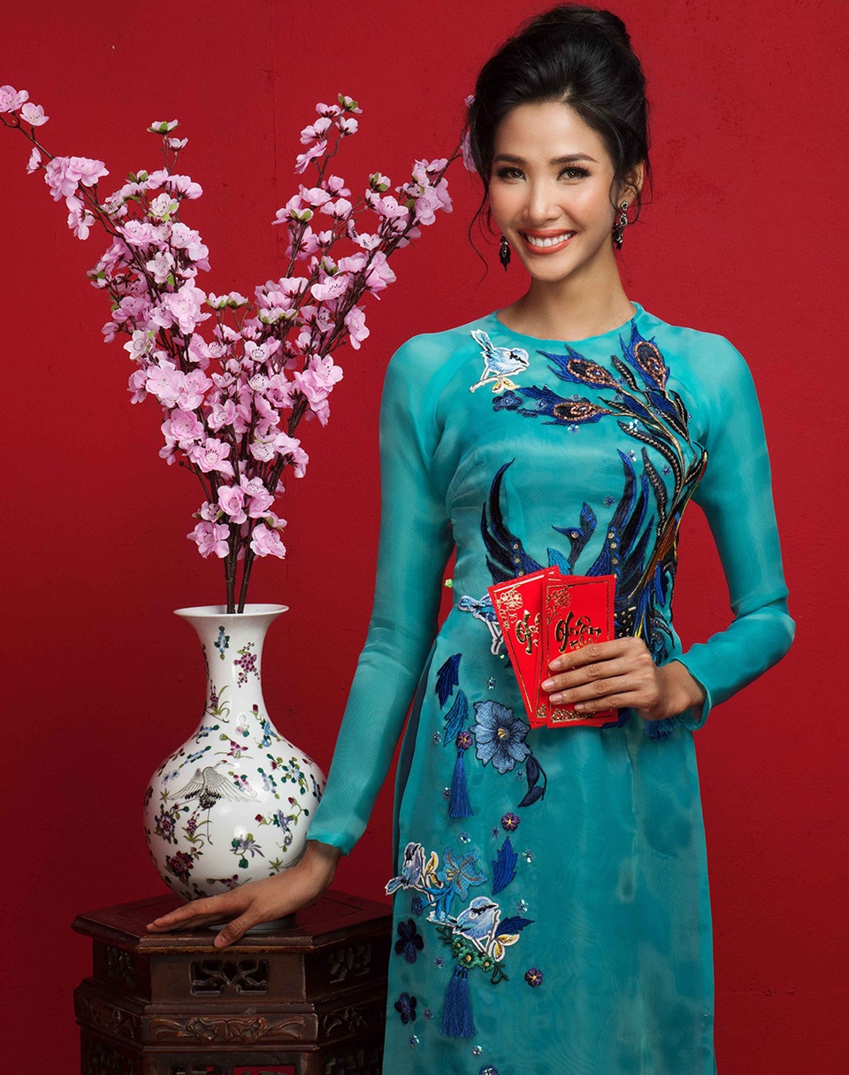 Nghệ sĩ Việt chúc Tết độc giả Dân Trí - 6 Nghệ sĩ Việt chúc Tết độc giả Dân Trí - 6