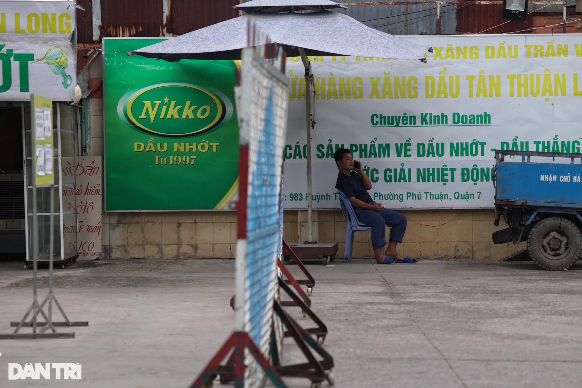 Sau tăng giá, nhiều cây xăng ở TPHCM vẫn đóng cửa do hết hàng - 1 Sau tăng giá, nhiều cây xăng ở TPHCM vẫn đóng cửa do hết hàng - 1