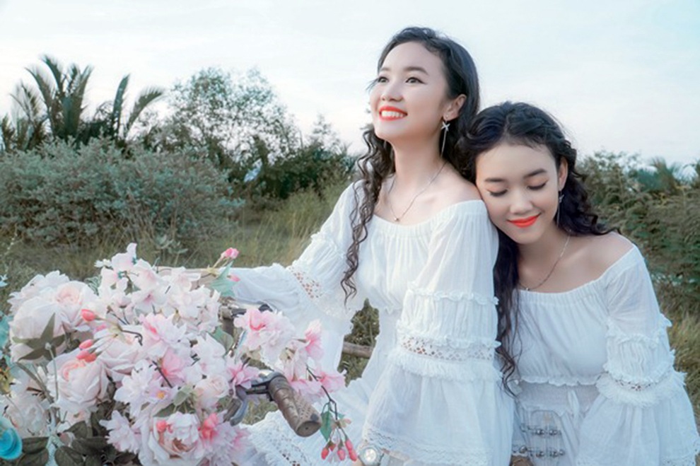 Chị em sinh đôi vừa đa tài, vừa xinh xắn hút hồn - 4 Chị em sinh đôi vừa đa tài, vừa xinh xắn hút hồn - 4