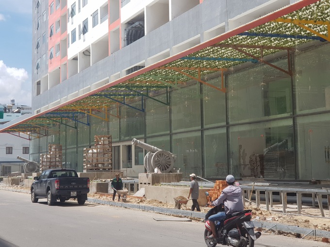 Khánh Hòa “tuýt còi” cao ốc 40 tầng đưa dân vào ở khi chưa nghiệm thu - Ảnh 1. Khánh Hòa “tuýt còi” cao ốc 40 tầng đưa dân vào ở khi chưa nghiệm thu - Ảnh 1.