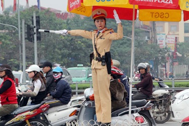 Luyện tác phong, rèn thái độ cho CSGT