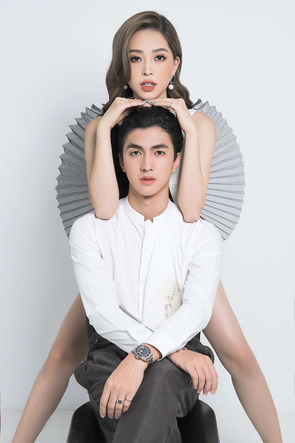 Á hậu Phương Nga tạo dáng táo bạo bên bạn trai Bình An - 2