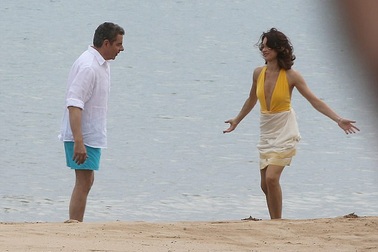 Mr Bean gặp "bond girl" Olga Kurylenko tại phim trường