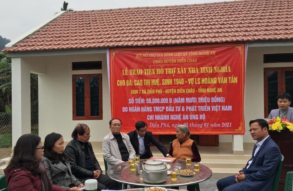 Hỗ trợ xây dựng gần 400 căn nhà tới thân nhân liệt sỹ - 1 Hỗ trợ xây dựng gần 400 căn nhà tới thân nhân liệt sỹ - 1