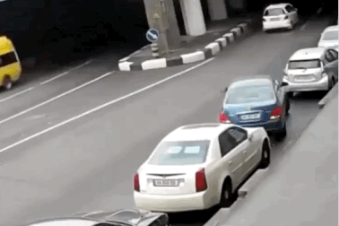 Màn đỗ xe song song mang đậm tính "hủy diệt"