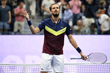 Medvedev và Sinner chiến thắng ở ngày mở màn China Open