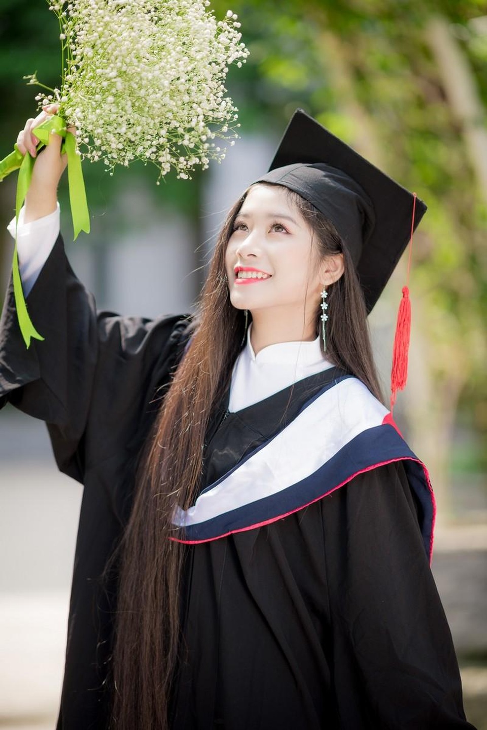 Nữ sinh ĐH Văn hóa nuôi mái tóc dài hơn 1 mét trong suốt 14 năm - 7 Nữ sinh ĐH Văn hóa nuôi mái tóc dài hơn 1 mét trong suốt 14 năm - 7