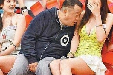 Trùm xã hội đen đội lốt cảnh sát, biến con trai thành ông hoàng showbiz