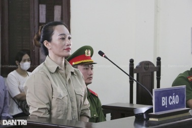 Hình ảnh "Cô đồng bổ cau" Trương Thị Hương tại tòa