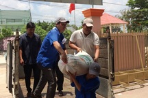 Tặng “nhà di động” cho 14 hộ dân mất nhà do sạt lở