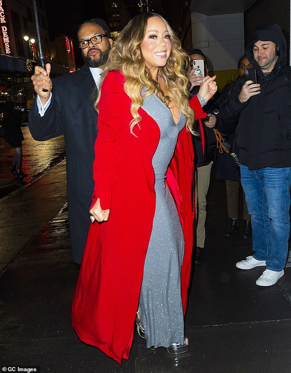 Mariah Carey diện váy gợi cảm khoe khéo ngực đầy - 6 Mariah Carey diện váy gợi cảm khoe khéo ngực đầy - 6