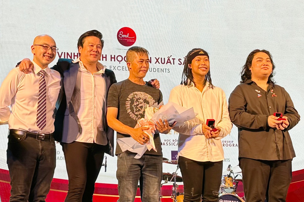 Quán quân Vietnams got talent 2016 đoạt học bổng của 2 trường nhạc ở Mỹ - 4 Quán quân Vietnams got talent 2016 đoạt học bổng của 2 trường nhạc ở Mỹ - 4