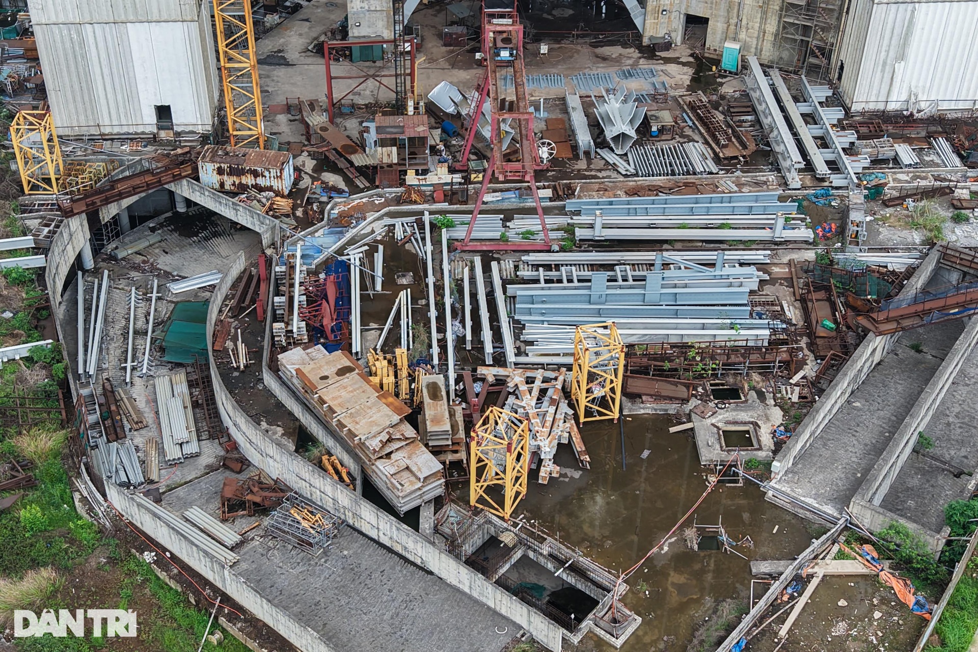 Những tòa nhà chọc trời bị bỏ hoang trên đất vàng Hà Nội - 14 Những tòa nhà chọc trời bị bỏ hoang trên đất vàng Hà Nội - 14