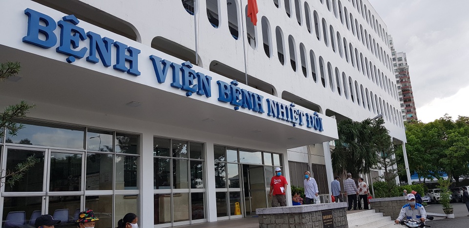 Phi công người Anh mắc Covid-19 đã có chỉ định ghép phổi - 1 Phi công người Anh mắc Covid-19 đã có chỉ định ghép phổi - 1