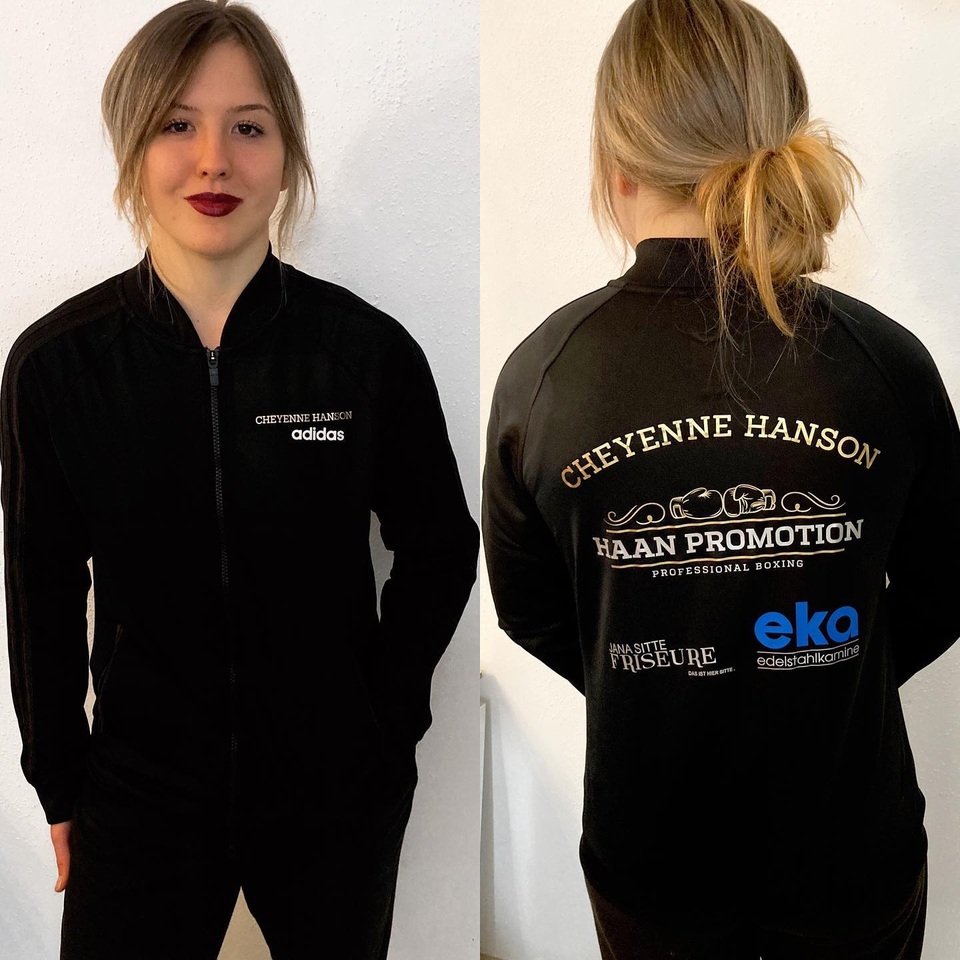 Gương mặt xinh xắn của nữ võ sĩ bị biến dạng xấu thê thảm - 9 Gương mặt xinh xắn của nữ võ sĩ bị biến dạng xấu thê thảm - 9