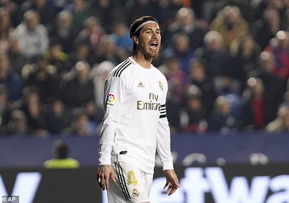 Thua sốc Levante, Real Madrid mất ngôi đầu bảng - 6 Thua sốc Levante, Real Madrid mất ngôi đầu bảng - 6