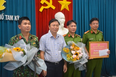 Thưởng nóng lực lượng bắt giữ phạm nhân Triệu Quân Sự