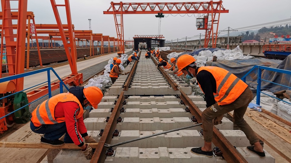 Chi quá nhiều cho việc xây đập, Lào nợ Trung Quốc ngày càng nhiều - 1 Chi quá nhiều cho việc xây đập, Lào nợ Trung Quốc ngày càng nhiều - 1