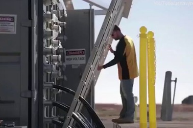 Hải quân Mỹ thử nghiệm súng điện từ bắn đạn bay 7.200km/h