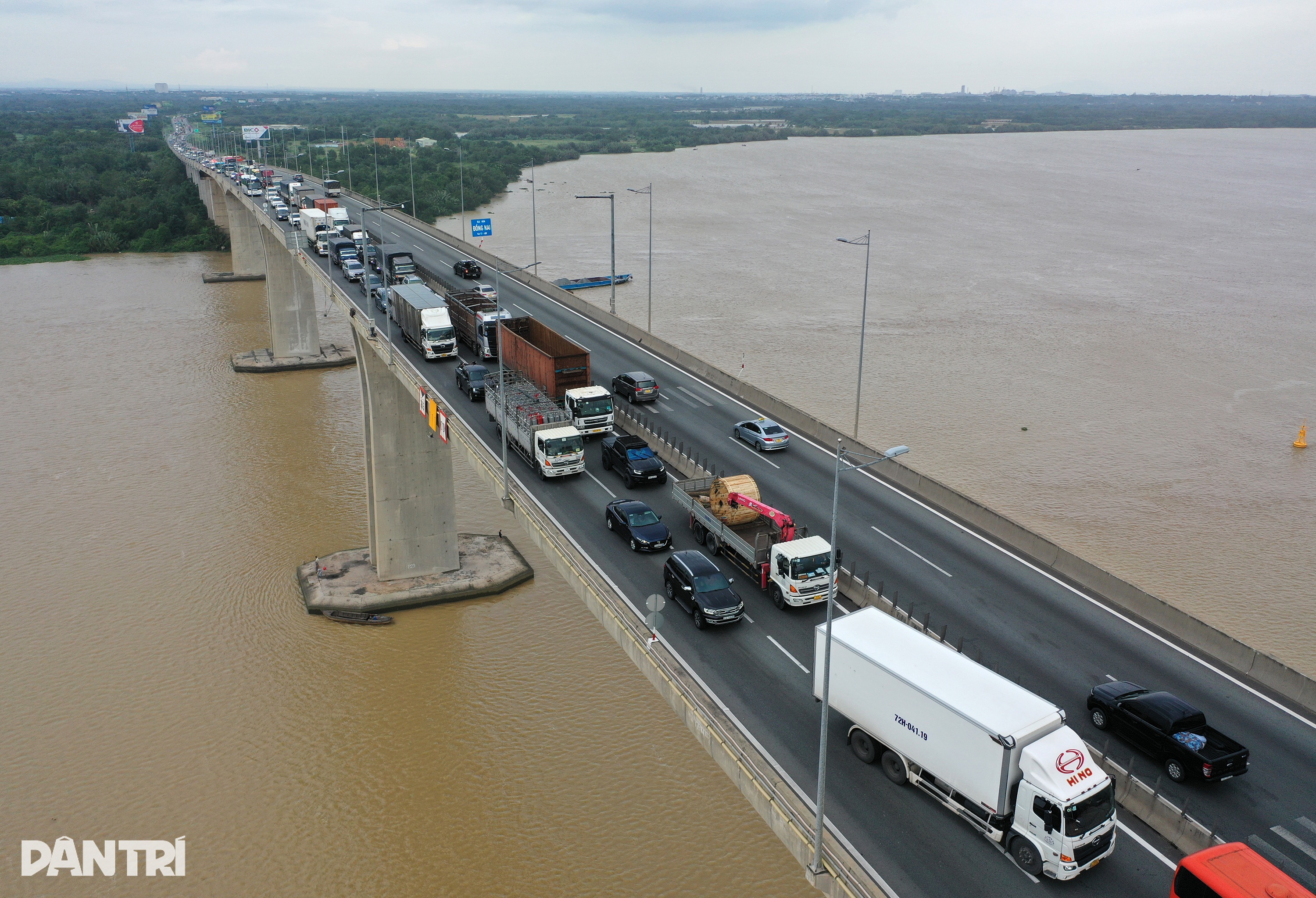 Kemacetan lalu lintas di Ho Chi Minh City - Long Thanh Expressway mencapai 5 km akibat perbaikan jembatan - 9 Cao tốc TPHCM - Long Thành kẹt xe kéo dài hơn 5km vì sửa cầu - 9