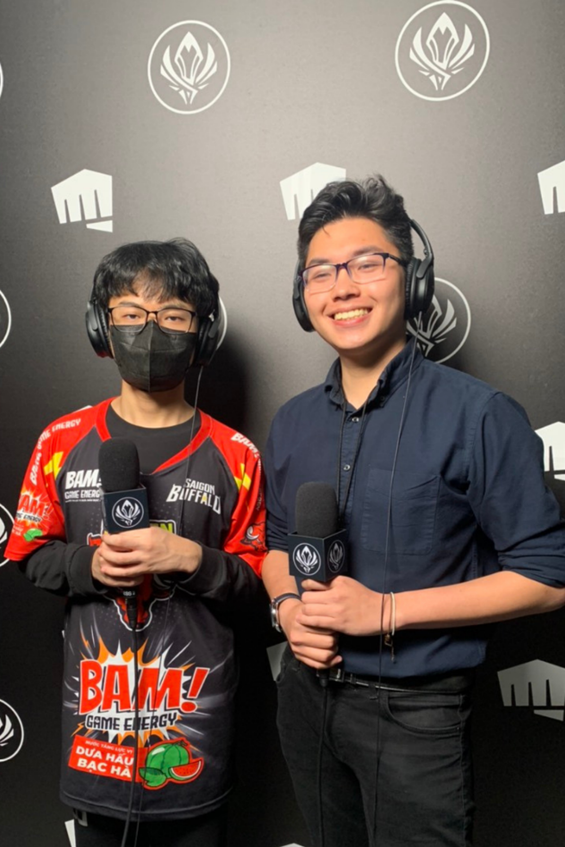 Thông dịch viên đội eSport hai lần gây sốt nhờ màn đỡ lời xuất sắc - 1 Thông dịch viên đội eSport hai lần gây sốt nhờ màn đỡ lời xuất sắc - 1