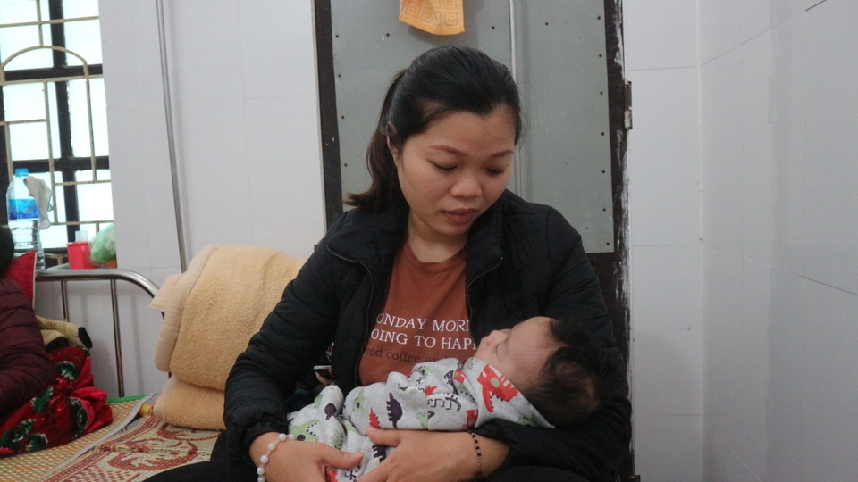 Thương người phụ nữ cùng lúc ôm 3 đứa con nằm viện khóc chồng ung thư - 5 Thương người phụ nữ cùng lúc ôm 3 đứa con nằm viện khóc chồng ung thư - 5