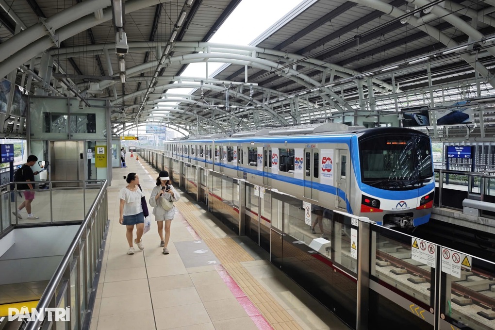 Metro số 1 TPHCM tăng thời gian phục vụ vào tối cuối tuần - 1 Metro số 1 TPHCM tăng thời gian phục vụ vào tối cuối tuần - 1