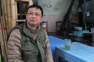 Người Hà Nội uống bia hơi bất chấp thời tiết buốt giá