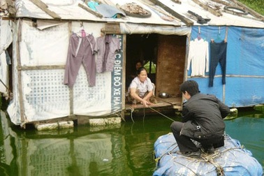 Xóm “đẻ chui” dưới chân cầu Long Biên