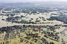 Lũ trên sông ở miền Bắc lên cao, có nơi vượt mức lịch sử hơn 1m