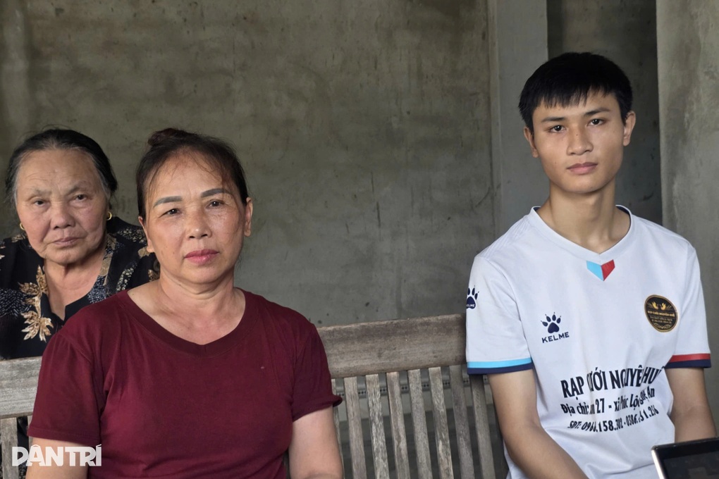 Bạn đọc Dân trí tiếp sức nam sinh mồ côi mẹ bước vào giảng đường - 2 Bạn đọc Dân trí tiếp sức nam sinh mồ côi mẹ bước vào giảng đường - 2