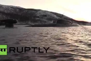 Tàu ngầm hạt nhân Nga "rẽ sóng"