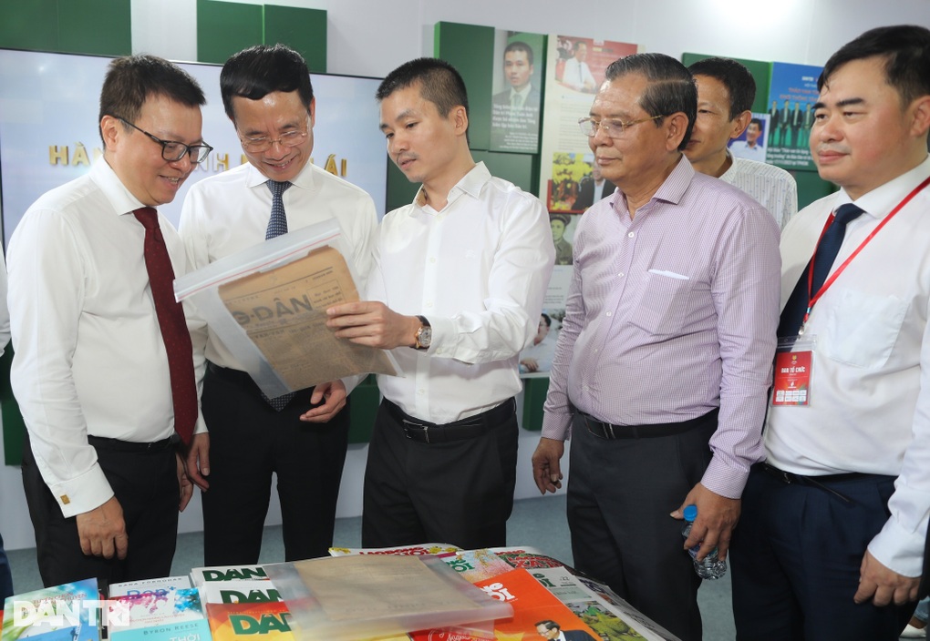Tiếng trống khai mạc Hội Báo toàn quốc 2024 vang lên trên đại lộ Lê Lợi - 3 Tiếng trống khai mạc Hội Báo toàn quốc 2024 vang lên trên đại lộ Lê Lợi - 3