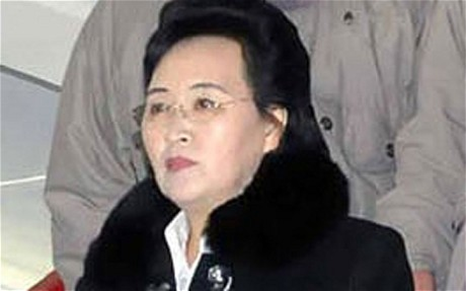 Cô ruột quyền lực của ông Kim Jong-un bất ngờ xuất hiện trở lại - 2 Cô ruột quyền lực của ông Kim Jong-un bất ngờ xuất hiện trở lại - 2