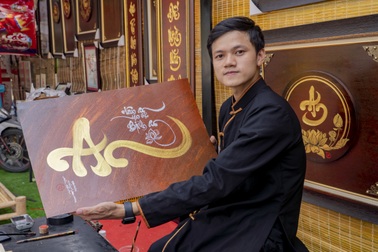 "Ông đồ 4.0" chuẩn bị hàng trăm bức thư pháp cho Tết