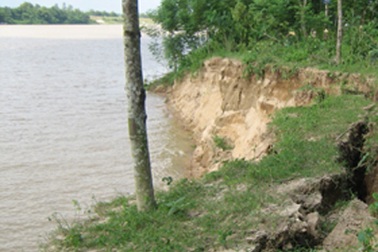 Sạt lở đê đe dọa hàng nghìn hộ dân