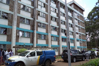 Nhảy từ cửa sổ nhà cao tầng xuống vì tưởng trường học bị khủng bố