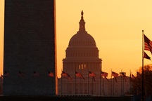 Có một “cuộc chiến” phân phối “núi tiền” cứu trợ khổng lồ tại Mỹ