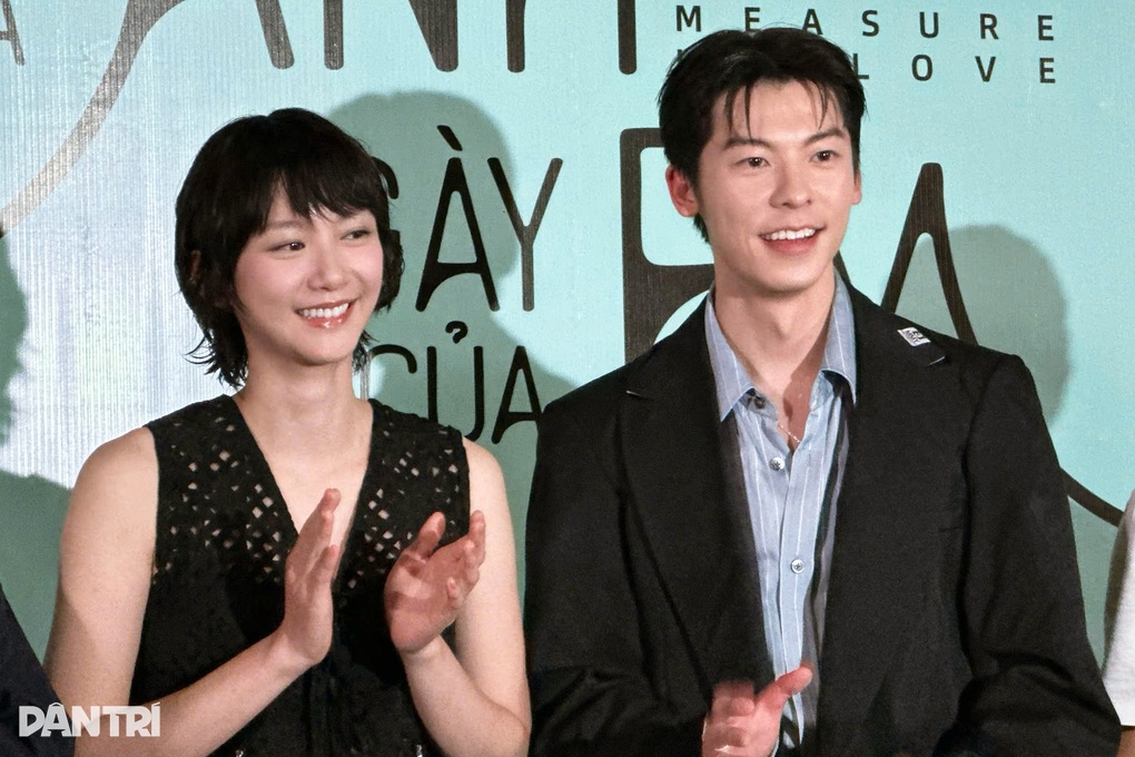 Hứa Quang Hán đến Việt Nam, gặp sự cố mất điện khi giao lưu khán giả - 1 Hứa Quang Hán đến Việt Nam, gặp sự cố mất điện khi giao lưu khán giả - 1