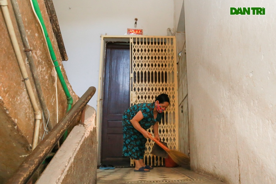 Cuộc sống bên trong những căn nhà “khổ nhất” phố cổ Hà Nội - 10 Cuộc sống bên trong những căn nhà “khổ nhất” phố cổ Hà Nội - 10