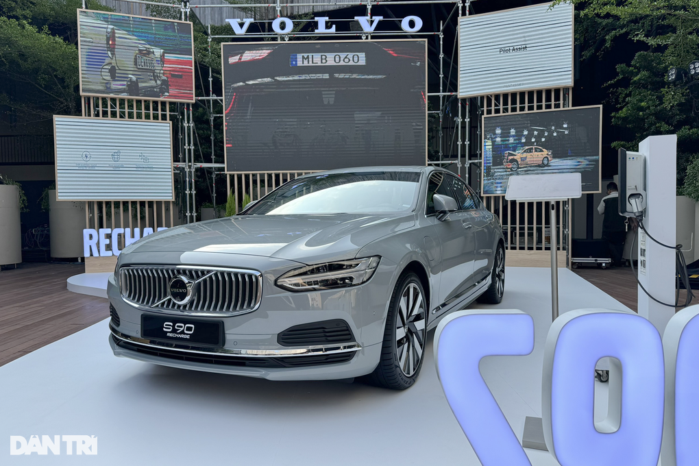 Xe sedan uống 1,4 lít xăng/100km của Volvo về Việt Nam, giá 2,89 tỷ đồng - 1 Xe sedan uống 1,4 lít xăng/100km của Volvo về Việt Nam, giá 2,89 tỷ đồng - 1