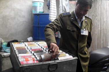 Hà Nội: Cảnh sát “đột kích” ổ sang chiết gas trái phép