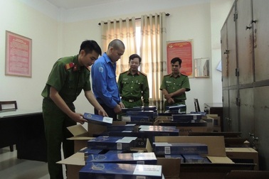 Bắt giữ xe ô tô chở 10 nghìn bao thuốc lá 555 nhập trái phép